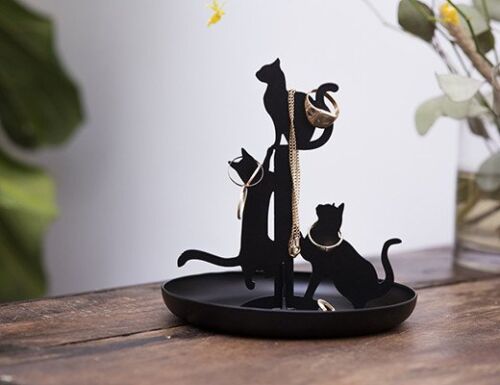 Cat jewelry stand