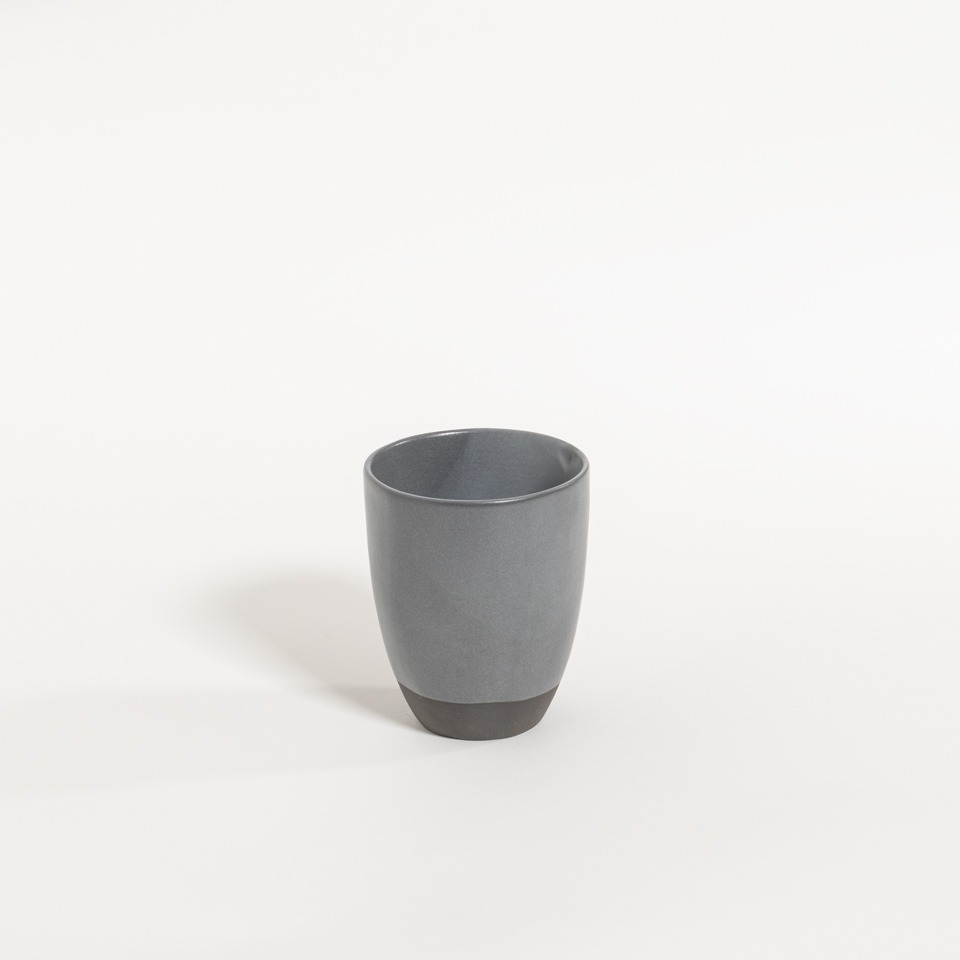 atelier - mug (no handle) black truffle