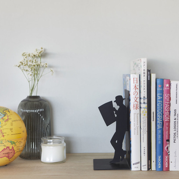 Bookend the reader black