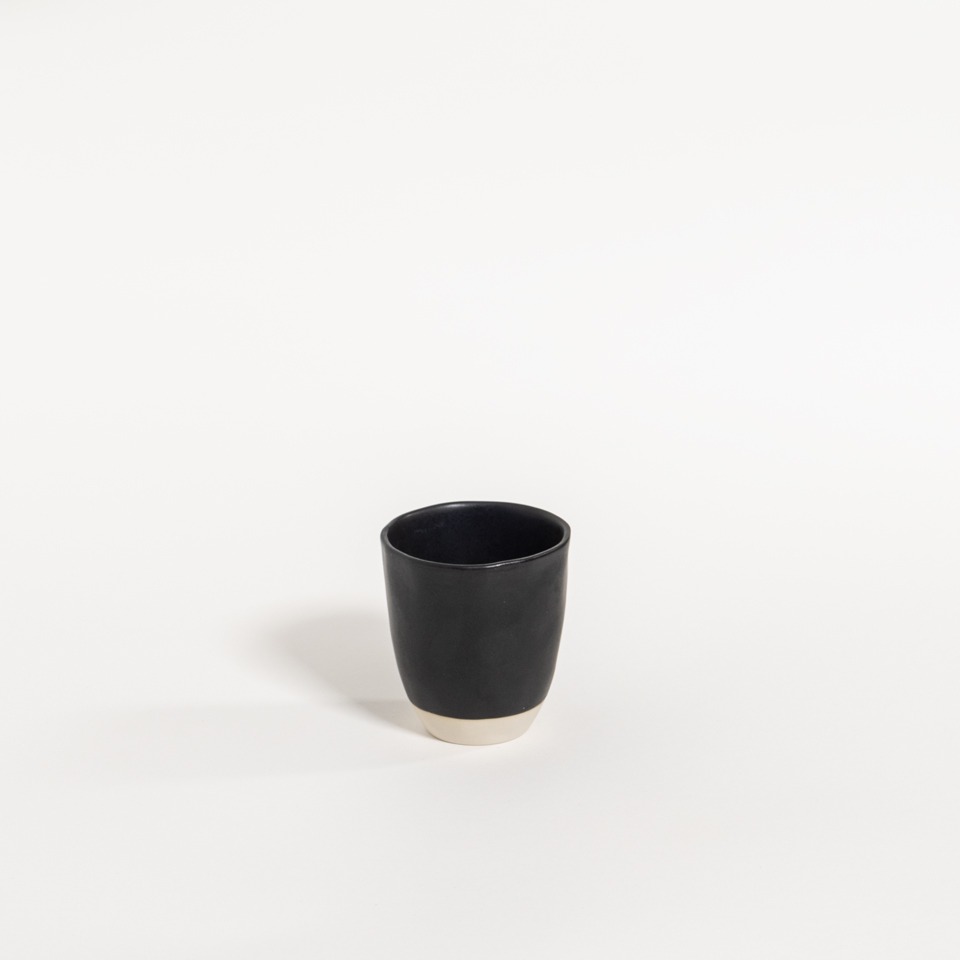 atelier - cup (no handle) black pepper