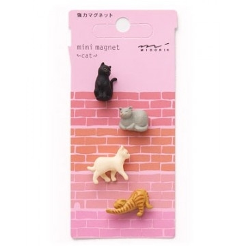 Mini magnet cat