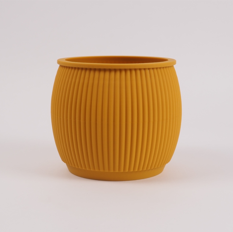 Chubby silicone flowerpot amber
