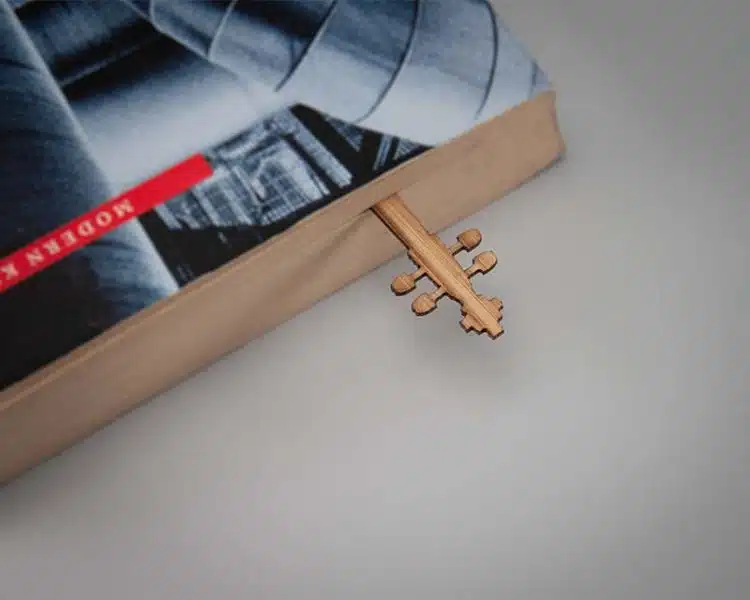 Boekenlegger cello eiken