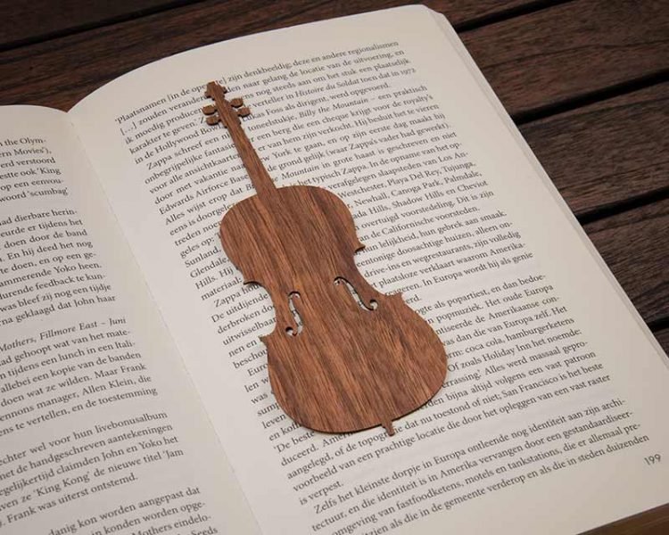 Boekenlegger cello walnoot