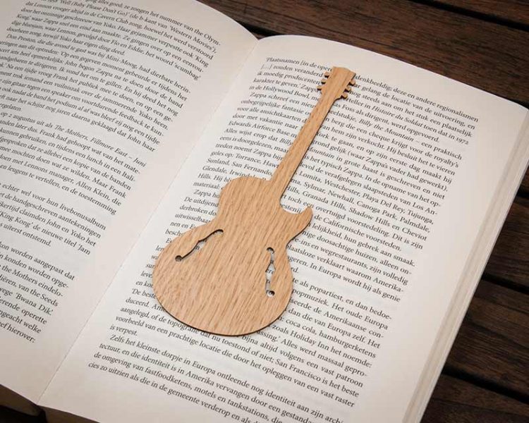 Boekenlegger gitaar eiken