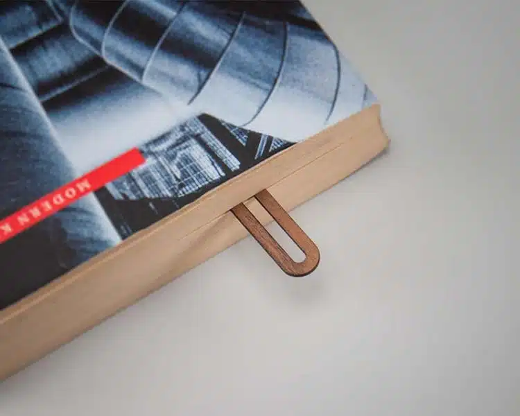 Boekenlegger trombone walnoot