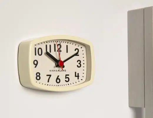 Magnetic alarm clock ivory