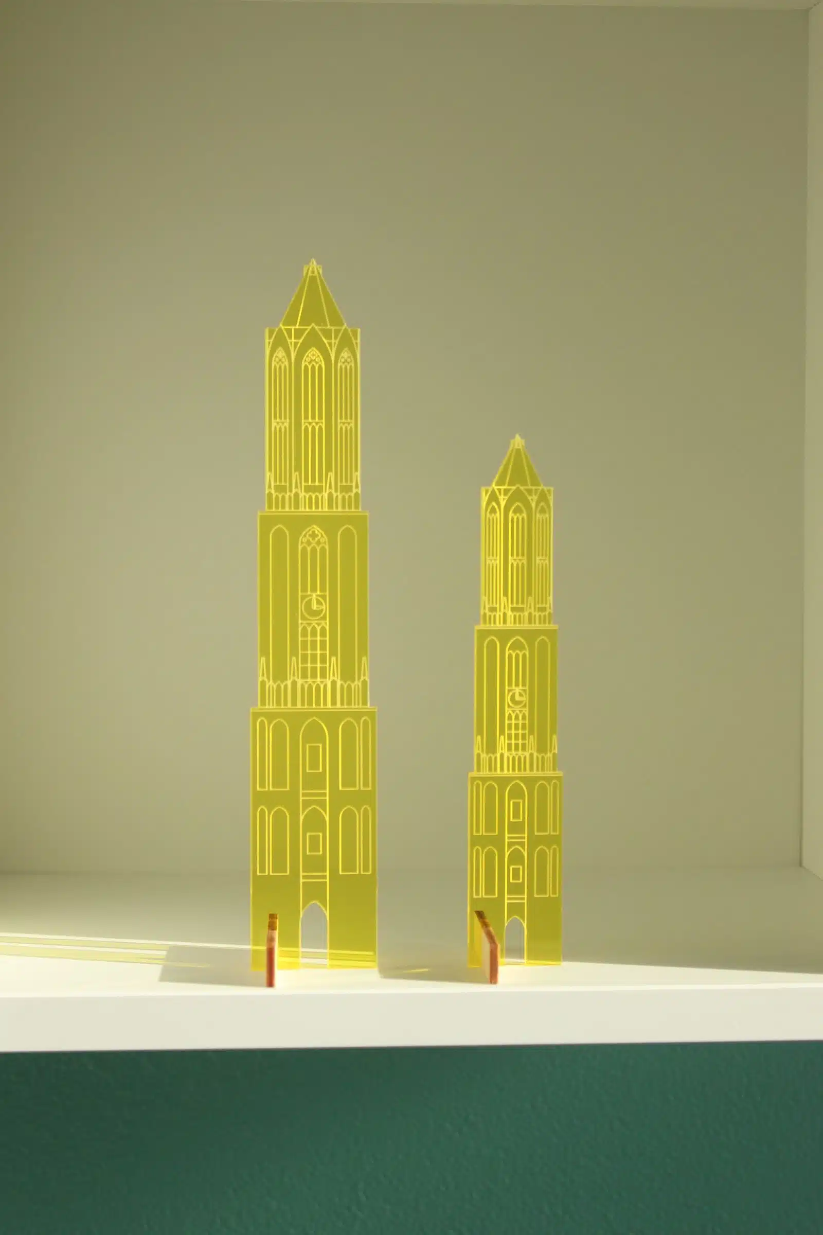 JUDS Plexiglas Domtoren staand 16 cm geel