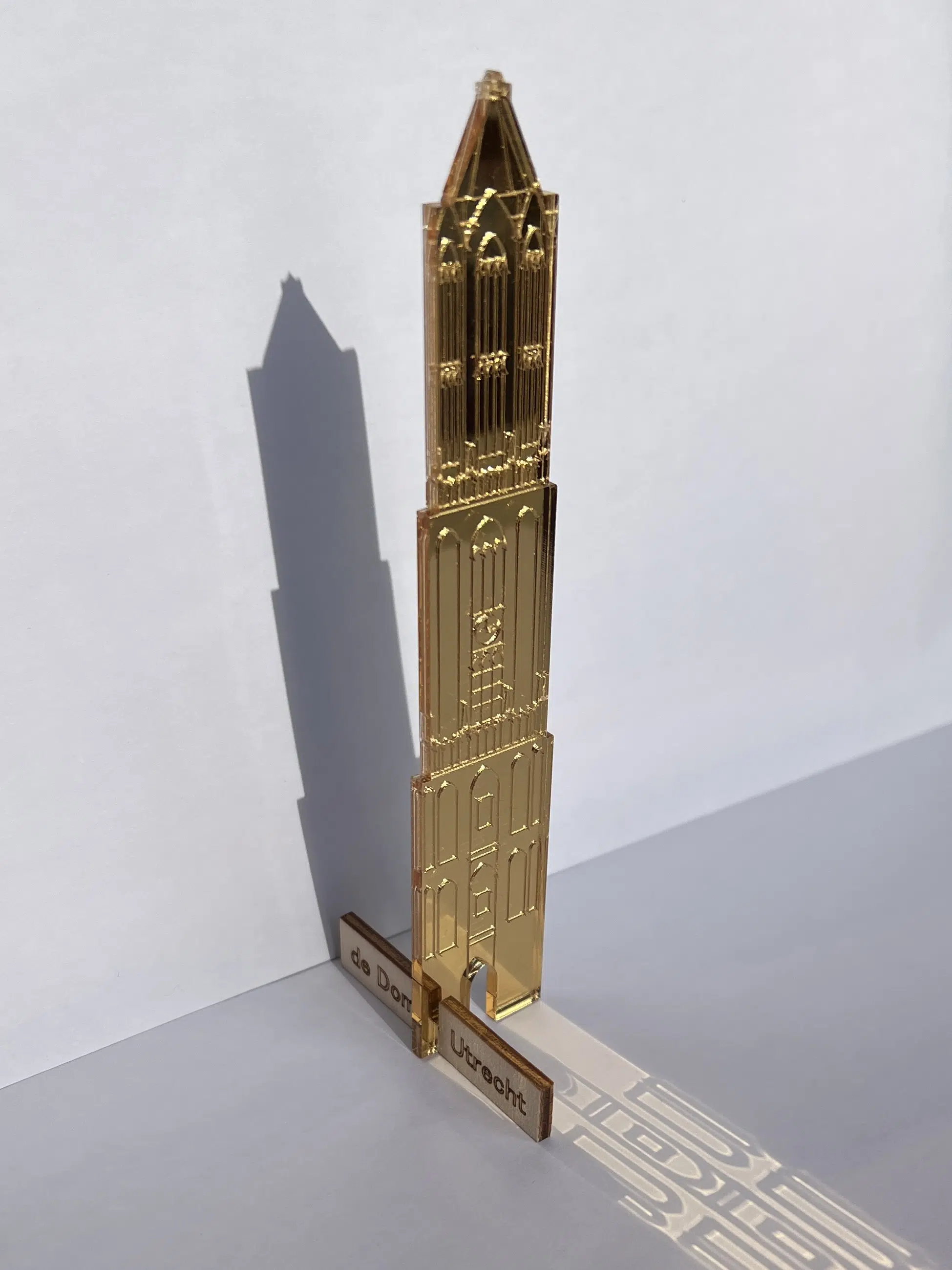 JUDS Plexiglas Domtoren staand 16 cm goud