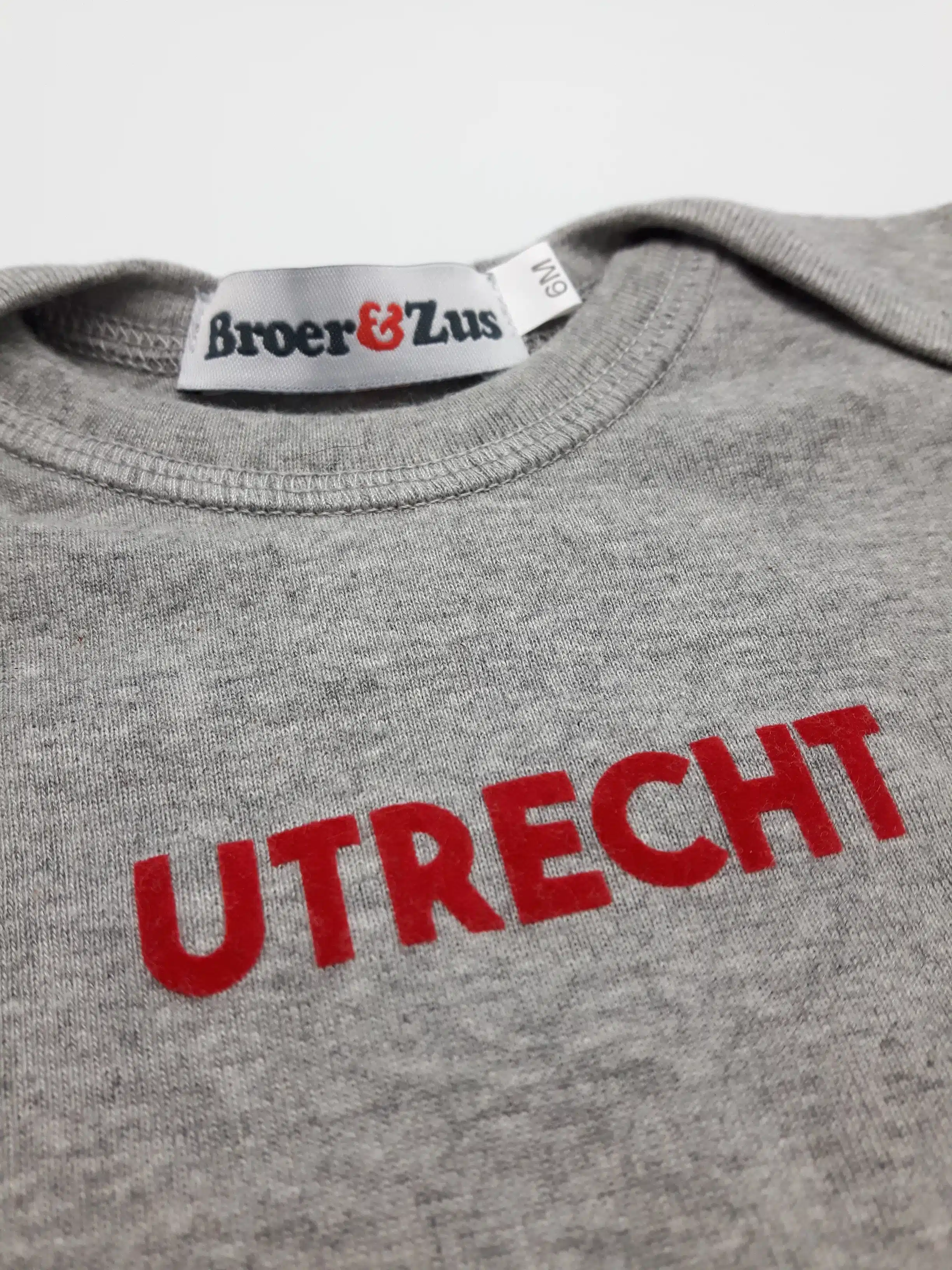 Broer & Zus Utrecht romper 6m grijsmelange & rood