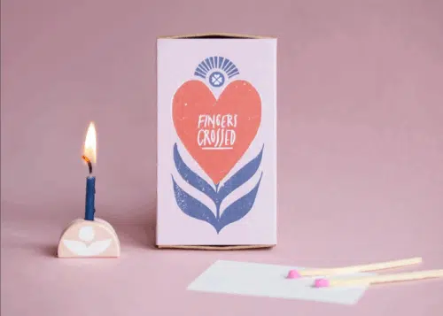 Verstuur een kaarsje fingers crossed