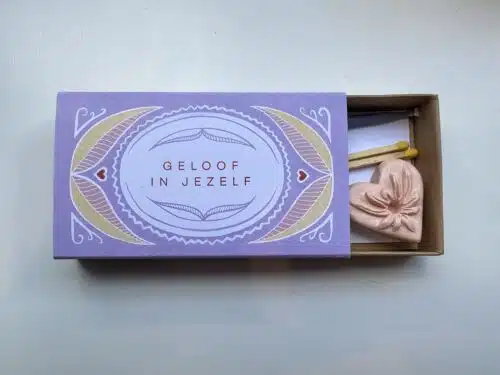 Verstuur een kaarsje geloof in jezelf paars