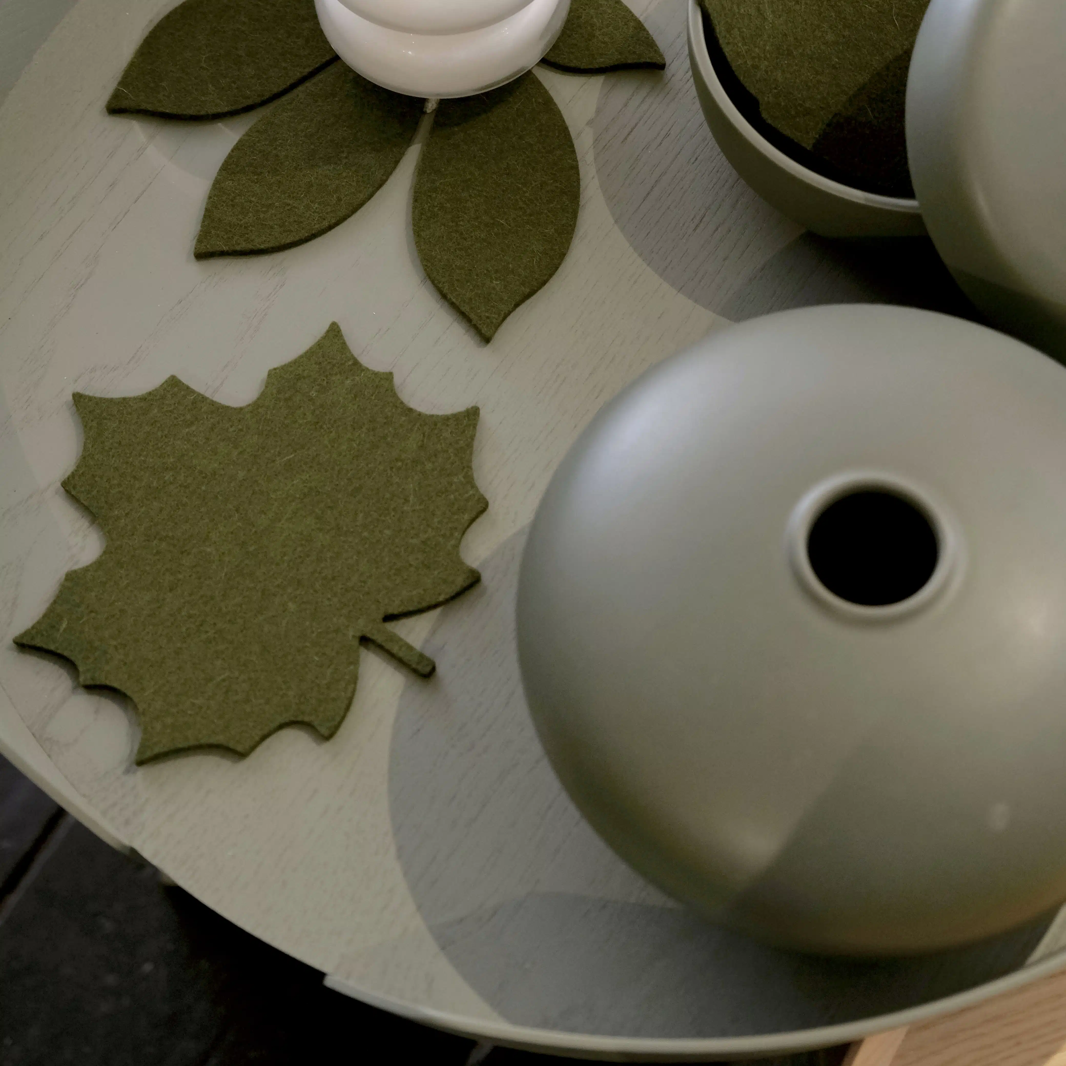 HEY-SIGN onderzetter rond 9 cm olijf 24