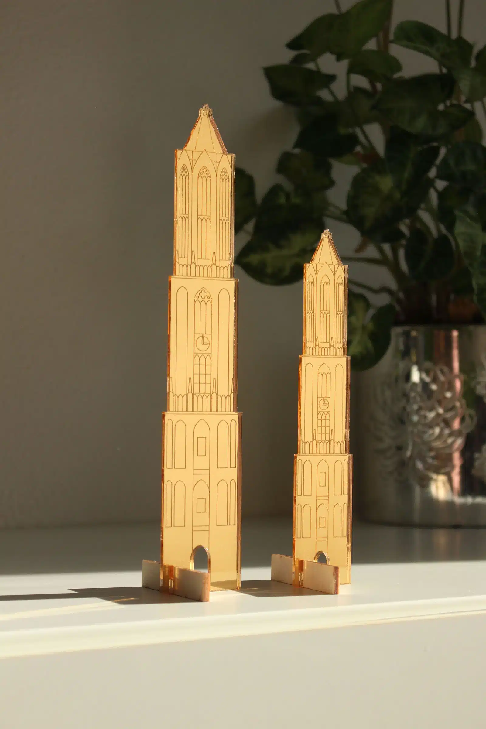 JUDS Plexiglas Domtoren staand 21 cm goud