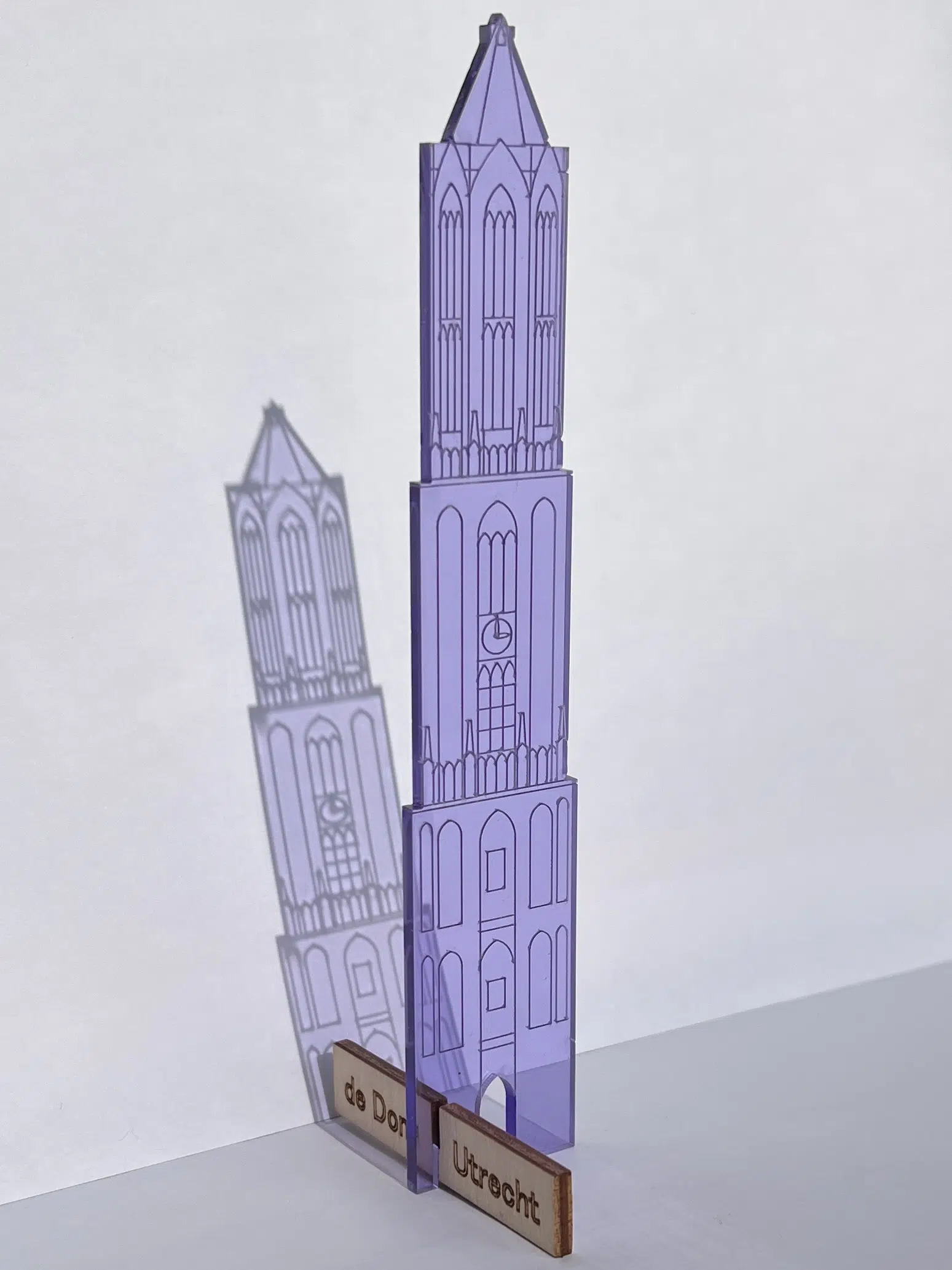 JUDS Plexiglas Domtoren staand 21 cm paars