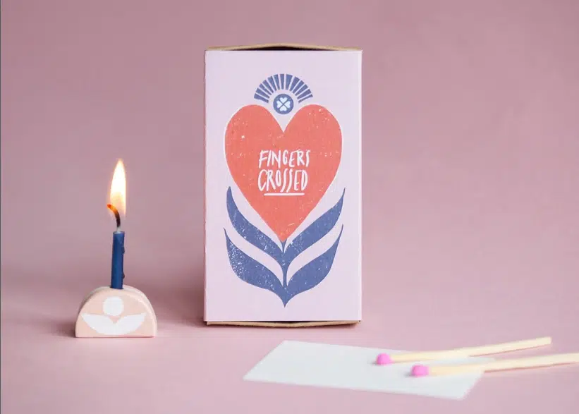 Verstuur een kaarsje fingers crossed